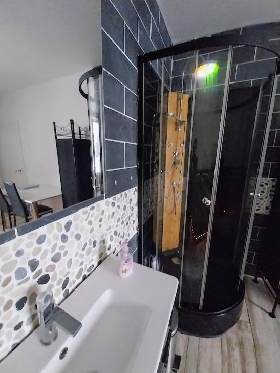 Au Pays D'Angeline Hotel La Pacaudiere Bilik gambar